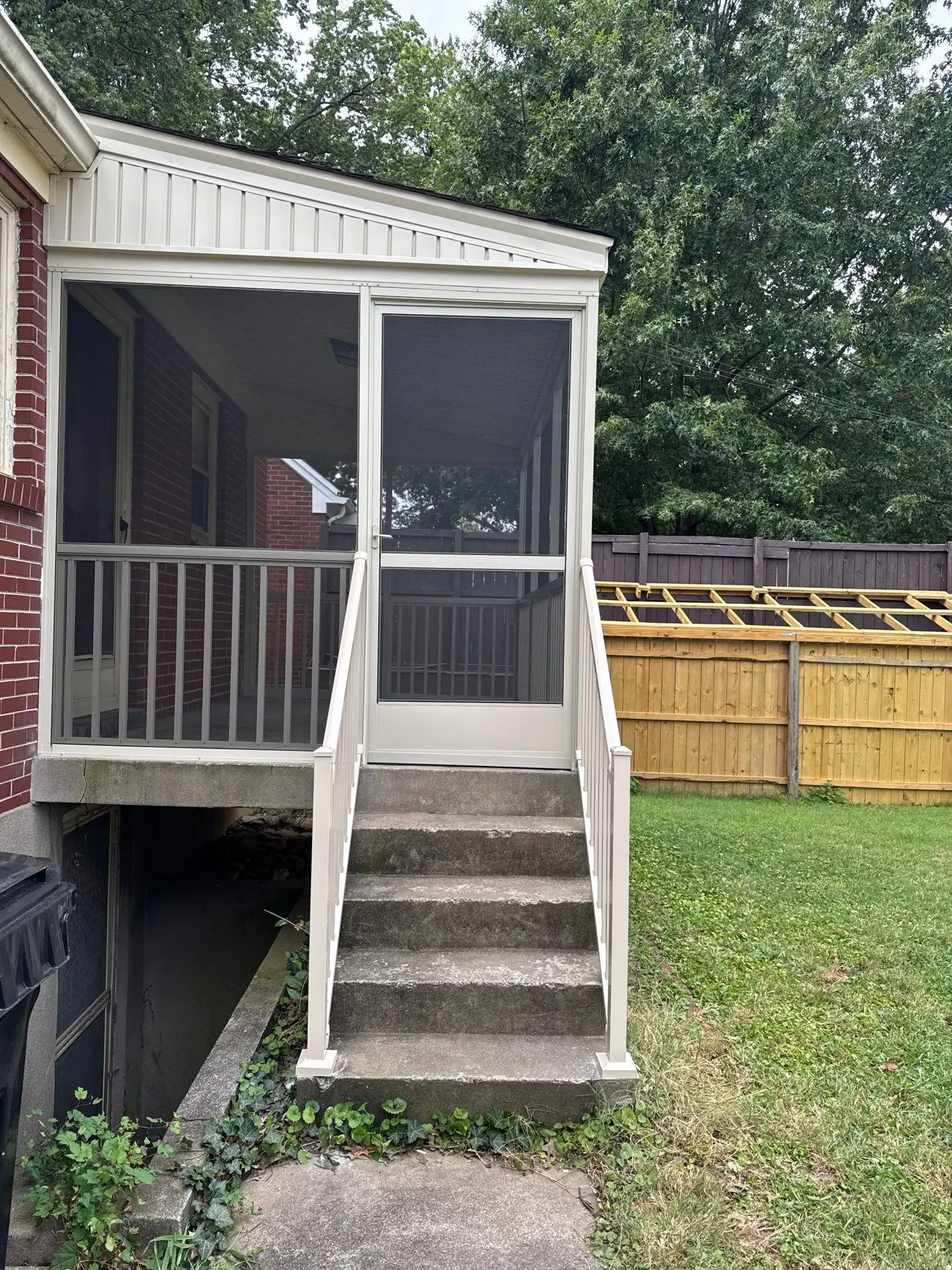 screenroom4 new screened patio installation by Enterprise Home Solutions